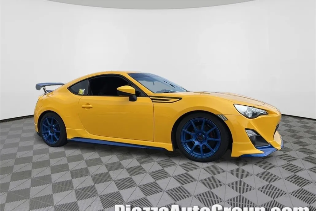 2015 Scion FR-S photo 1