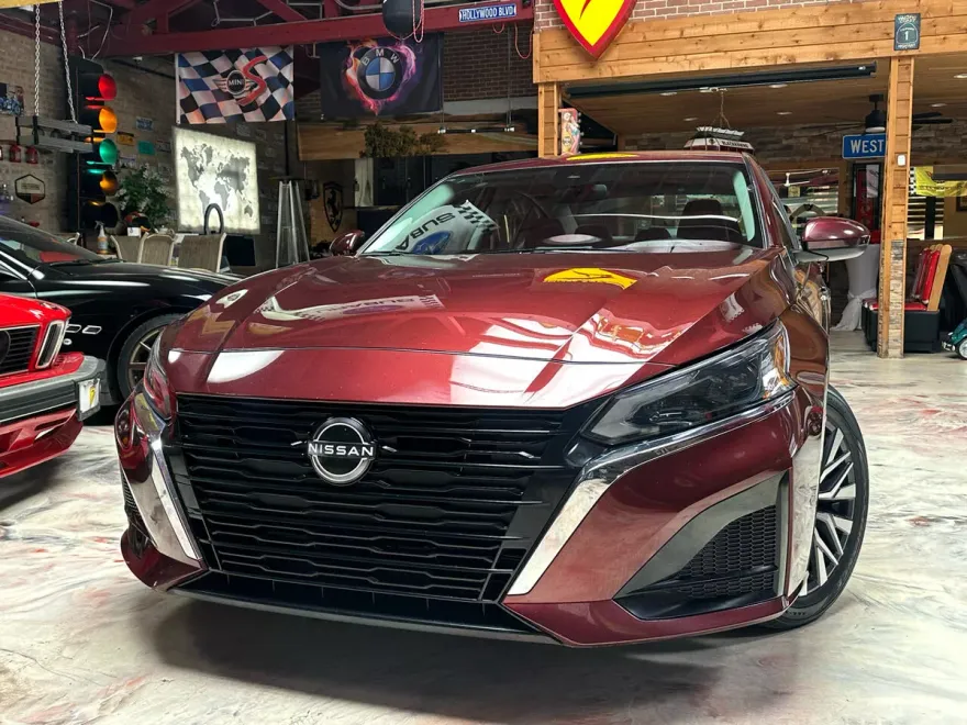2023 Nissan Altima 2.5 SV photo 1