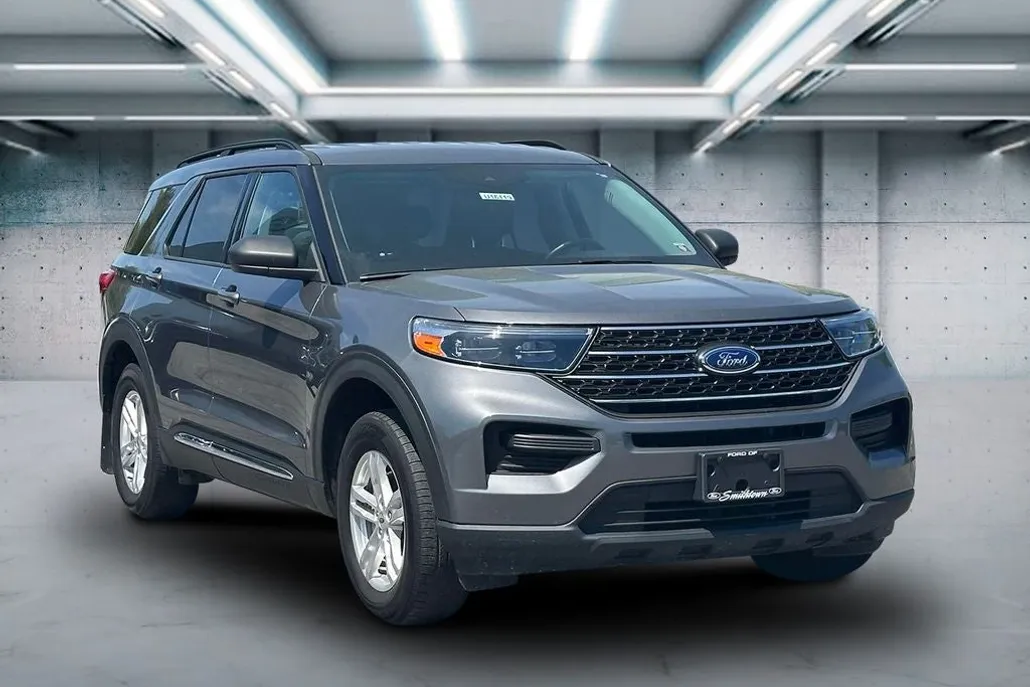 2022 Ford Explorer XLT photo 1