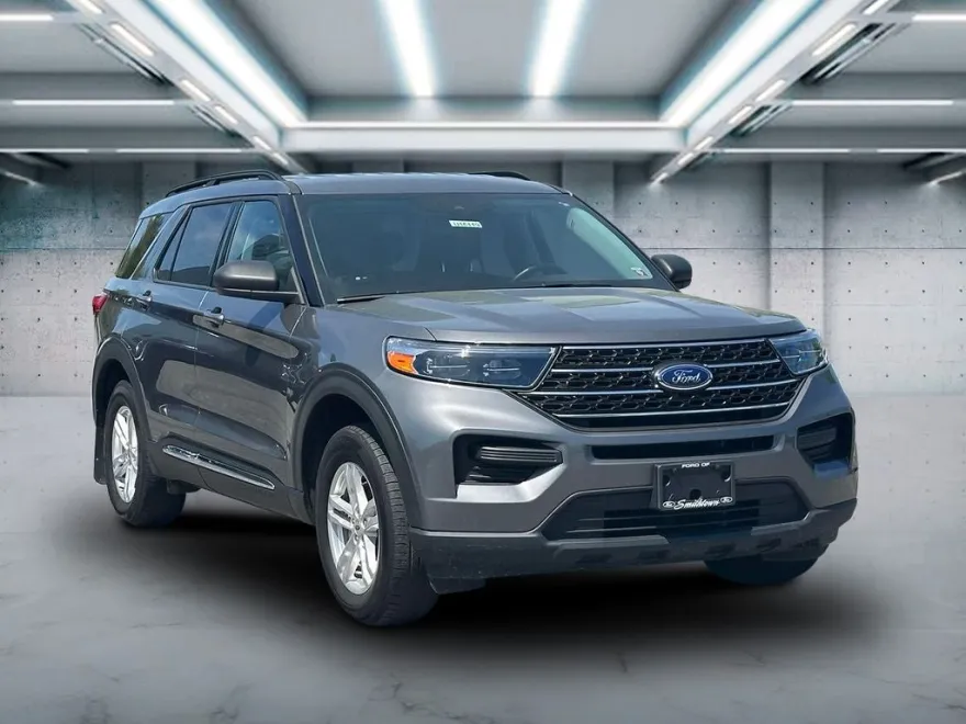 2022 Ford Explorer XLT photo 1