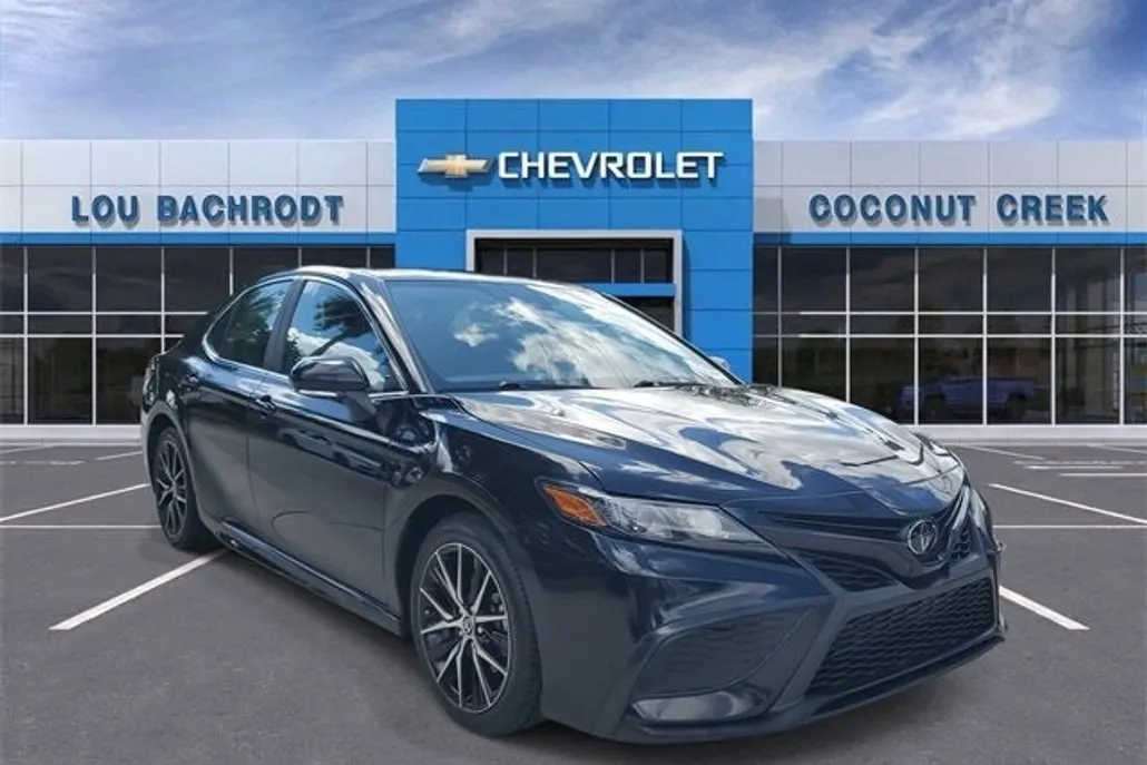 2024 Toyota Camry SE photo 1