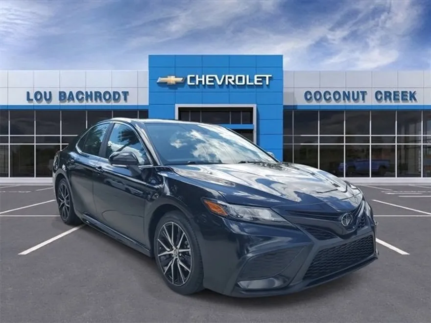 2024 Toyota Camry SE photo 1