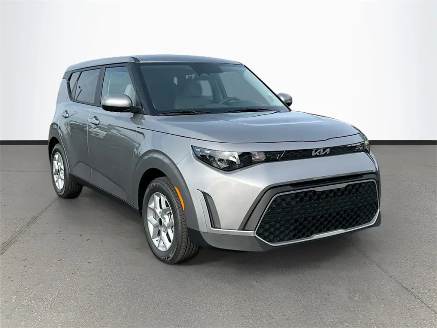 2025 Kia Soul LX photo 1