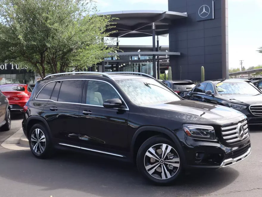 2025 Mercedes Benz GLB 250 photo 1