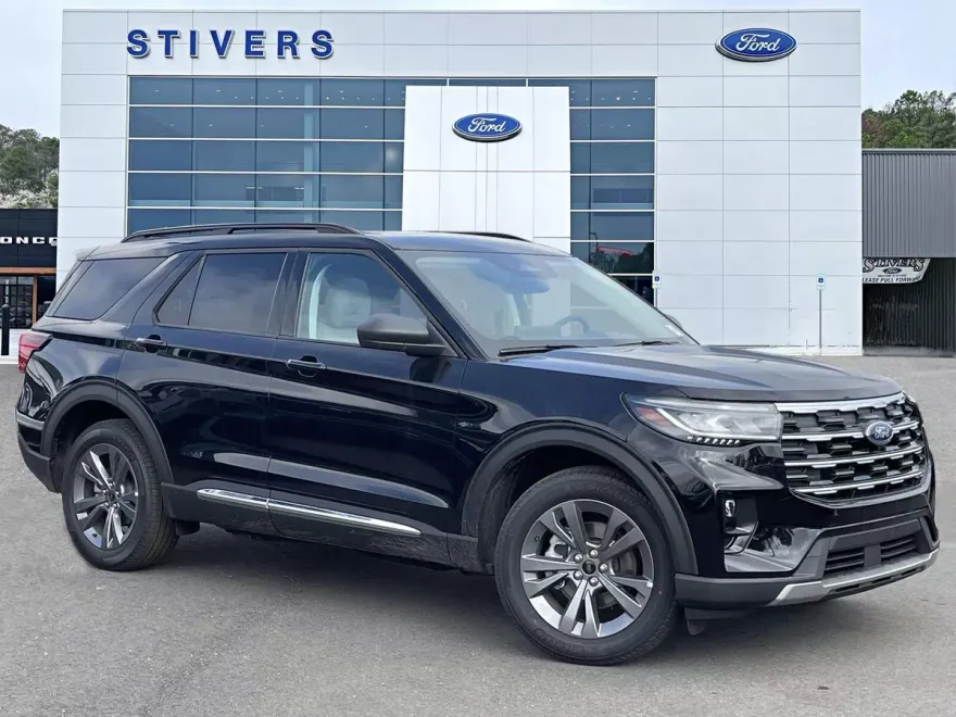 2025 Ford Explorer photo 1
