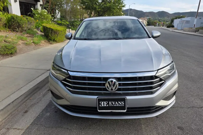 2021 Volkswagen Jetta SE R-Line photo 1