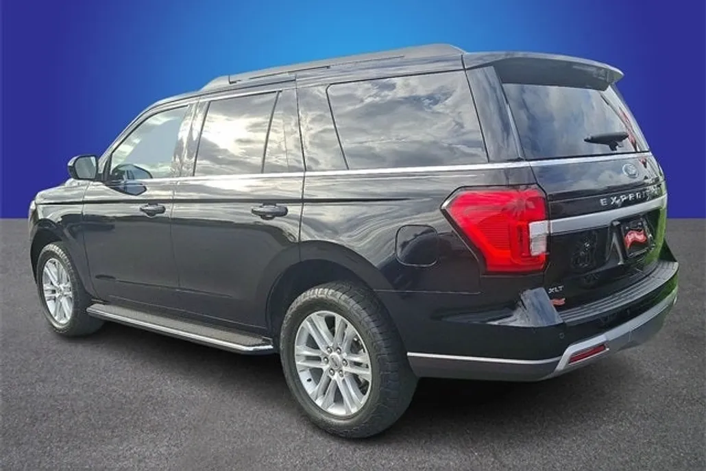 2023 Ford Expedition XLT photo 1