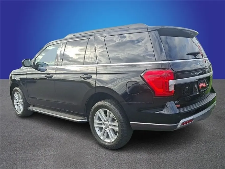 2023 Ford Expedition XLT photo 1