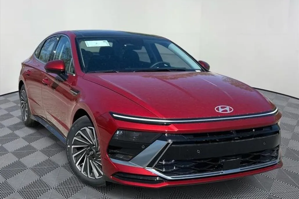 2025 Hyundai Sonata Hybrid Limited photo 1