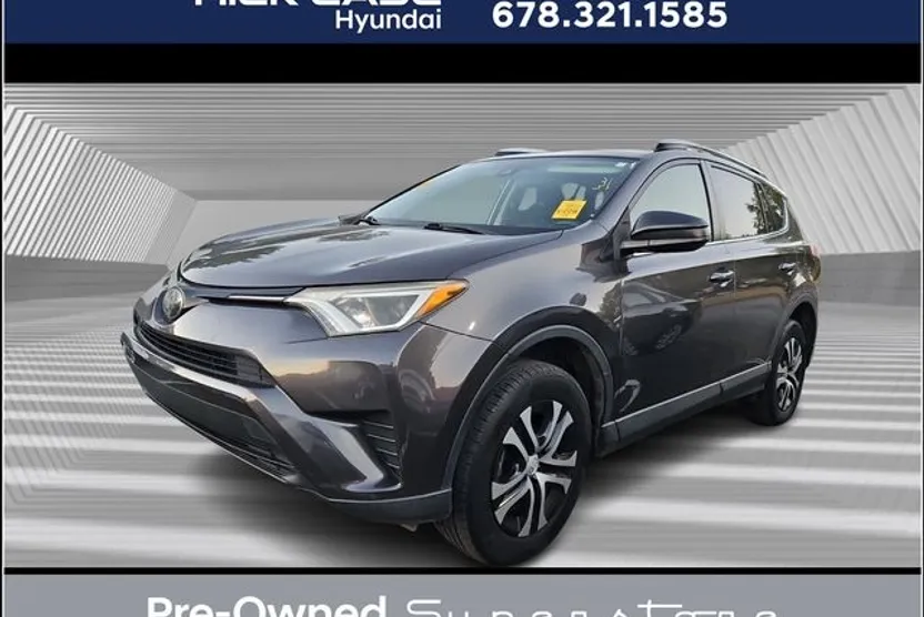 2018 Toyota RAV4 LE photo 1