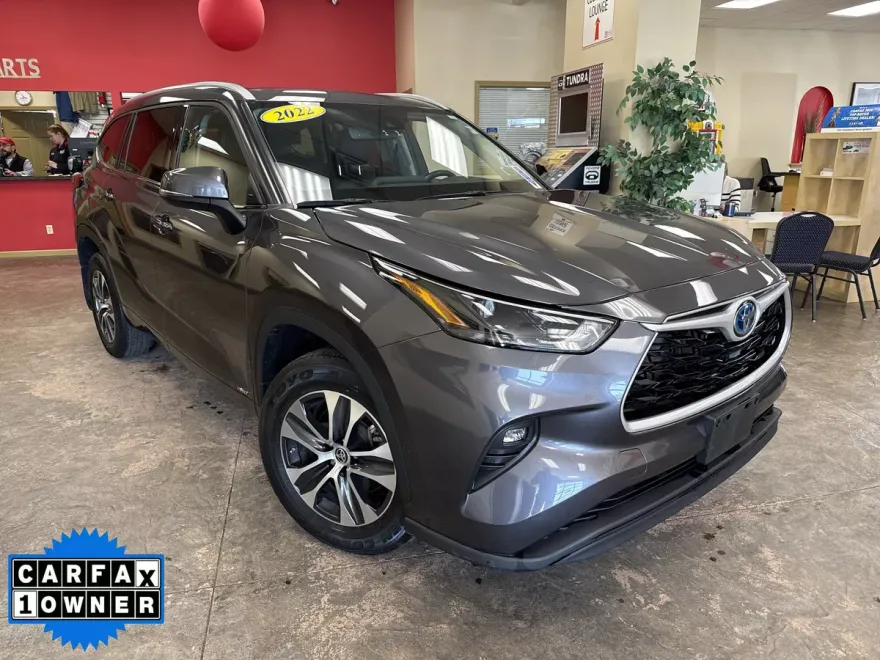 2022 Toyota Highlander Hybrid XLE photo 1