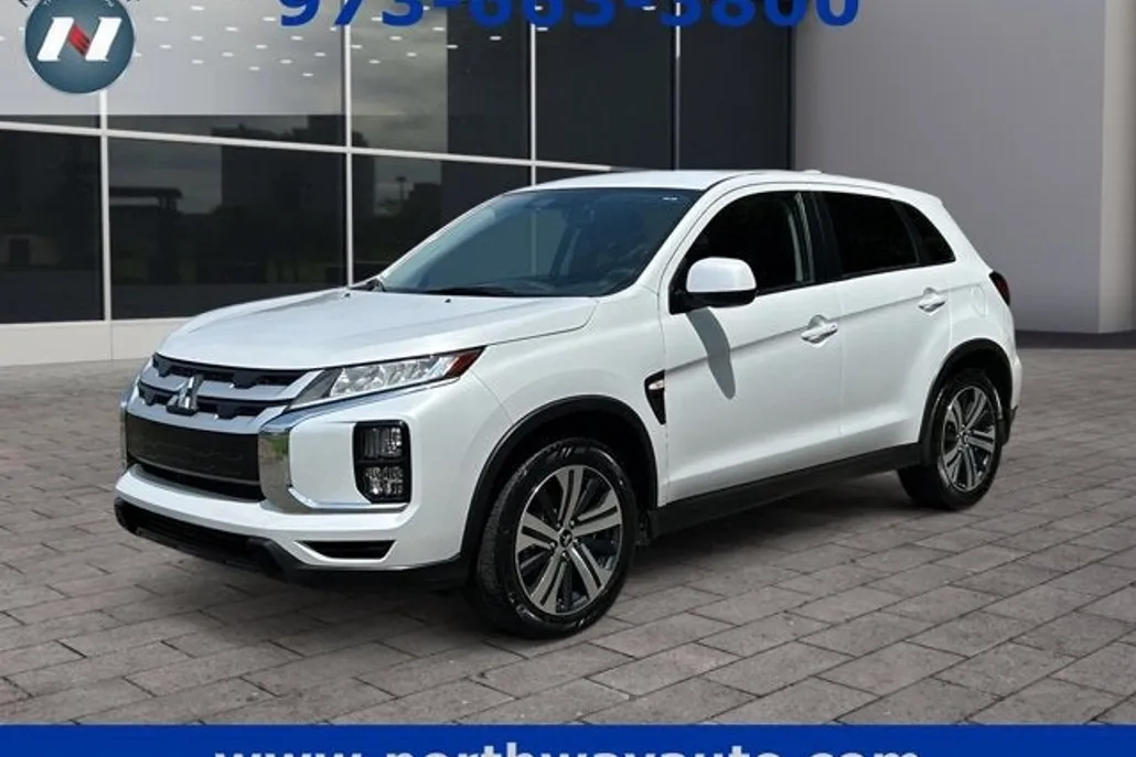 2024 Mitsubishi Outlander Sport ES photo 1