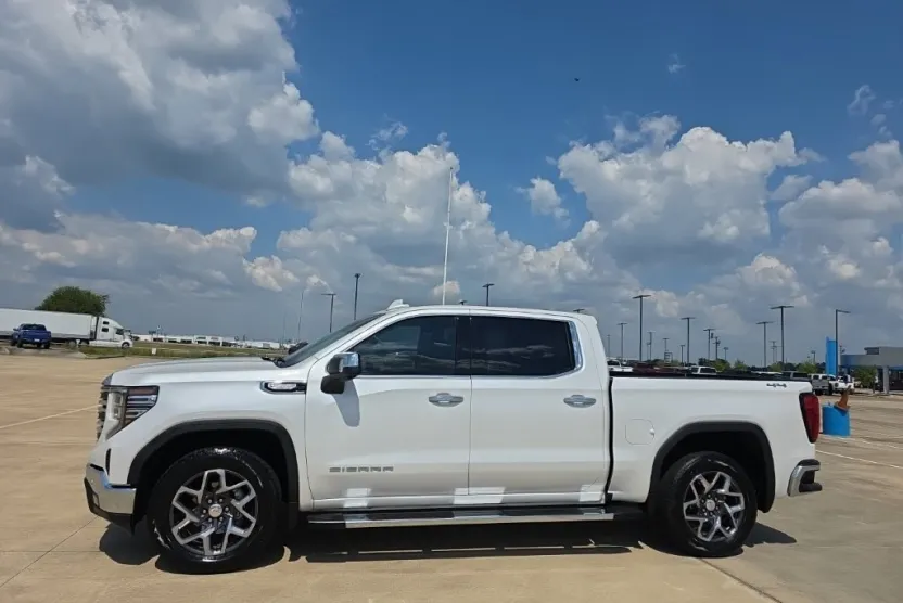 2024 Gmc Sierra 1500 SLT photo 1