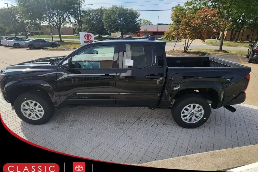 2025 Toyota Tacoma SR5 4x4 Double Cab photo 1