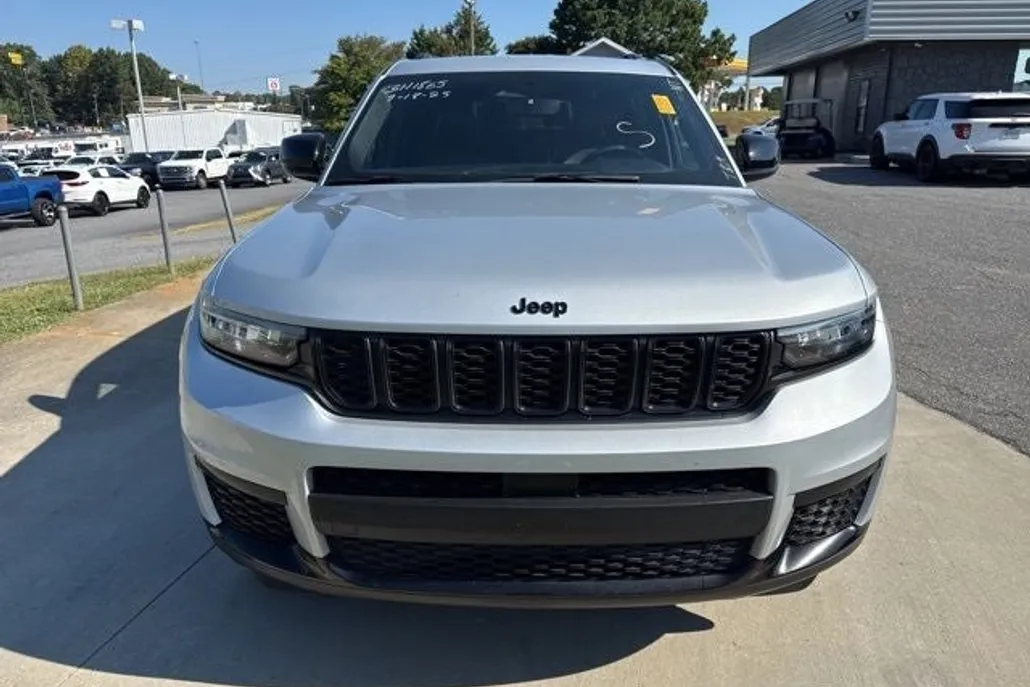 2024 Jeep Grand Cherokee Altitude photo 1