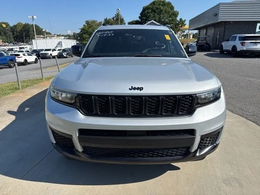 2024 Jeep Grand Cherokee Altitude photo 1