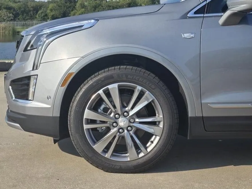 2025 Cadillac XT5 Premium Luxury photo 1