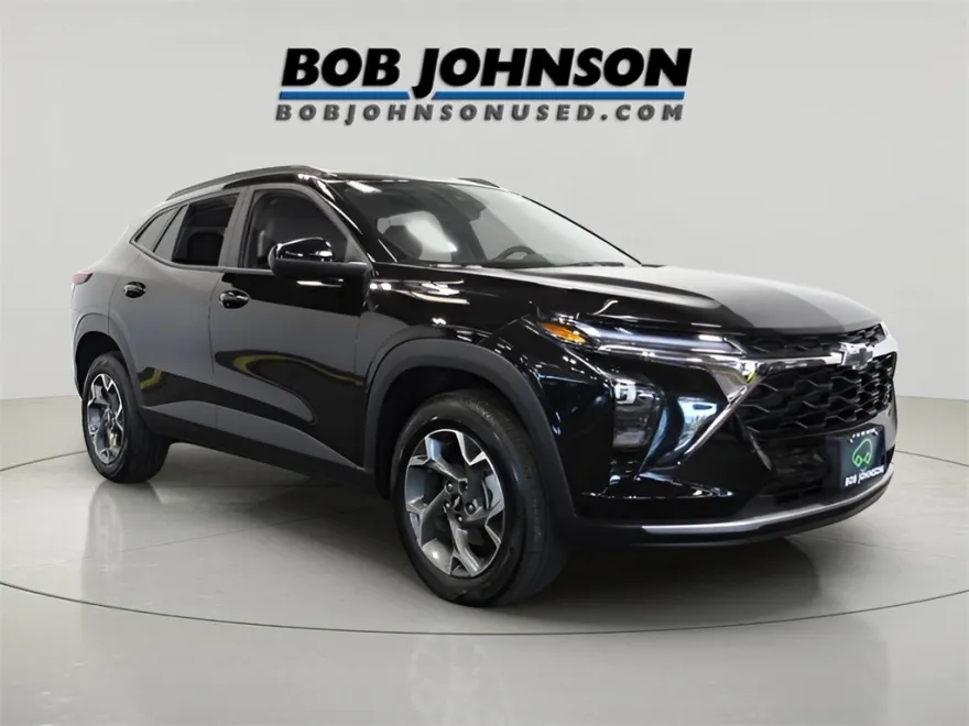 2025 Chevrolet Trax LT photo 1