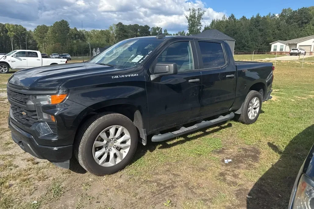 2022 Chevrolet Silverado 1500 Custom photo 1