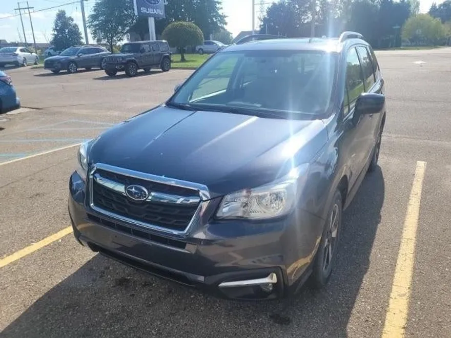 2018 Subaru Forester 2.5i Premium photo 1