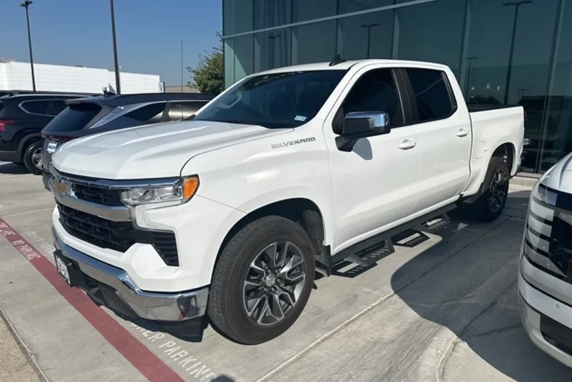 2023 Chevrolet Silverado 1500 LT photo 1