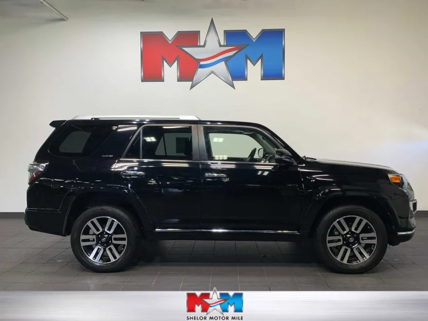 2016 Toyota 4Runner Limited photo 1