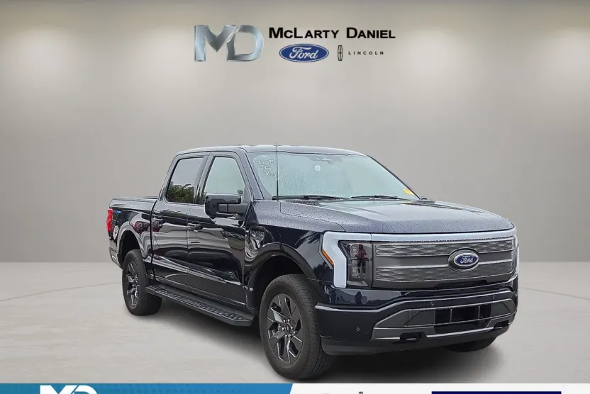 2023 Ford F-150 Lightning Lariat photo 1
