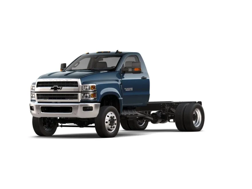 2024 Chevrolet Silverado 5500HD LT photo 1