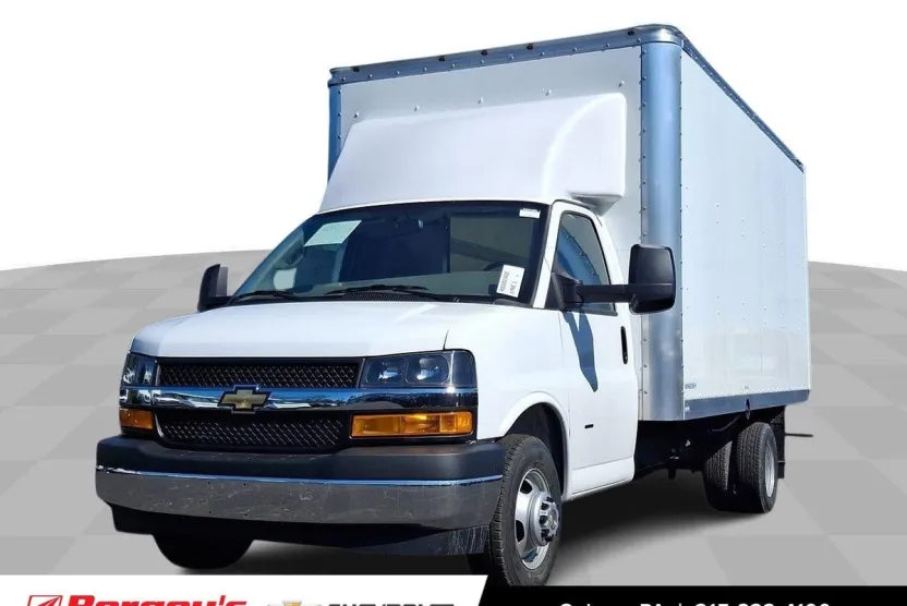 2025 Chevrolet Express Cutaway 3500 Base photo 1