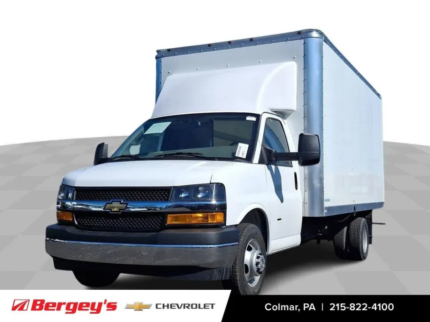 2025 Chevrolet Express Cutaway 3500 Base photo 1
