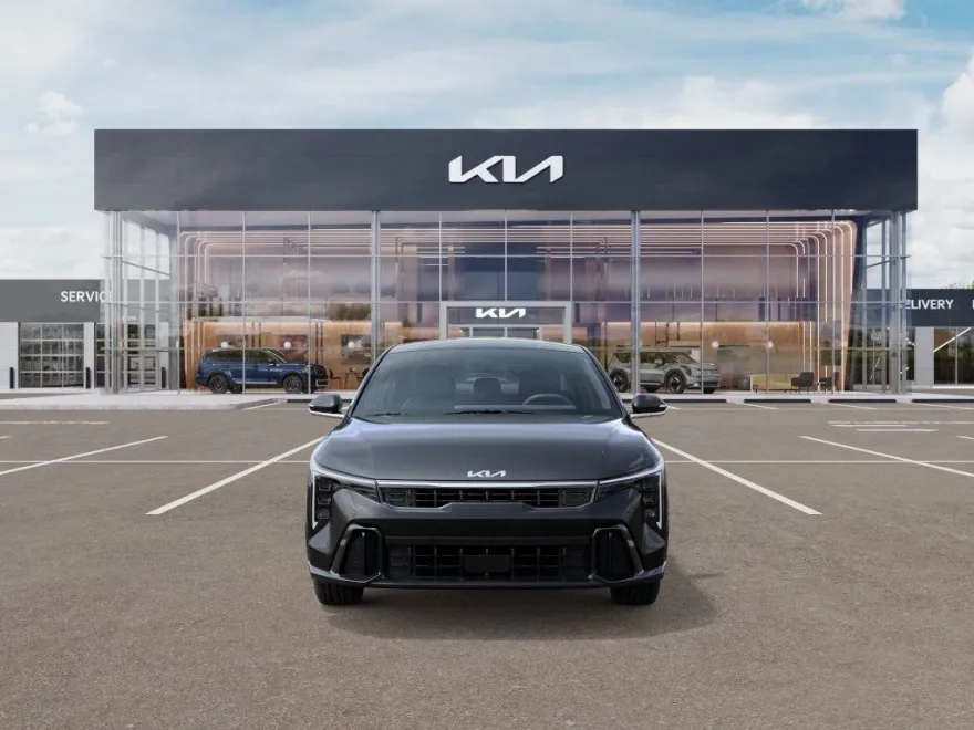 2025 Kia K4 GT-Line photo 1