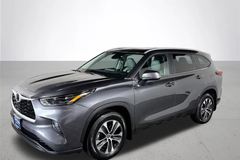 2023 Toyota Highlander L photo 1