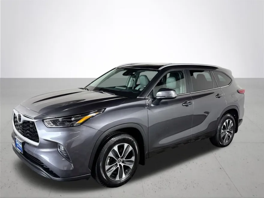 2023 Toyota Highlander L photo 1