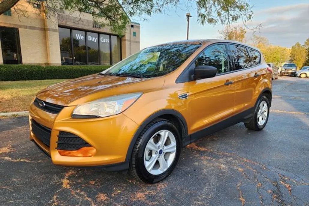 2016 Ford Escape S photo 1