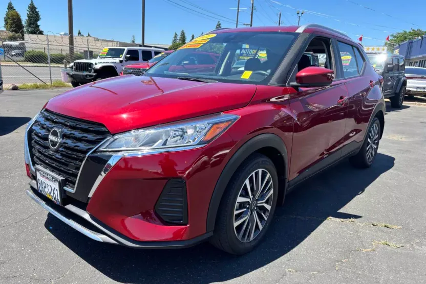 2022 Nissan Kicks SV photo 1