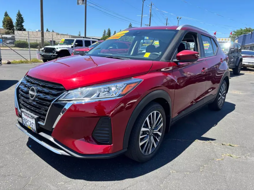 2022 Nissan Kicks SV photo 1