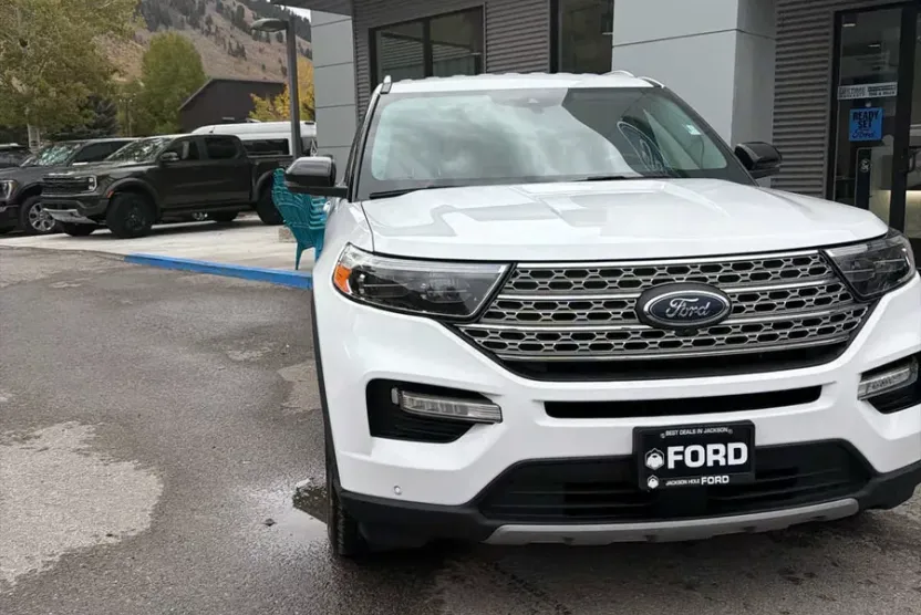 2022 Ford Explorer Limited photo 1