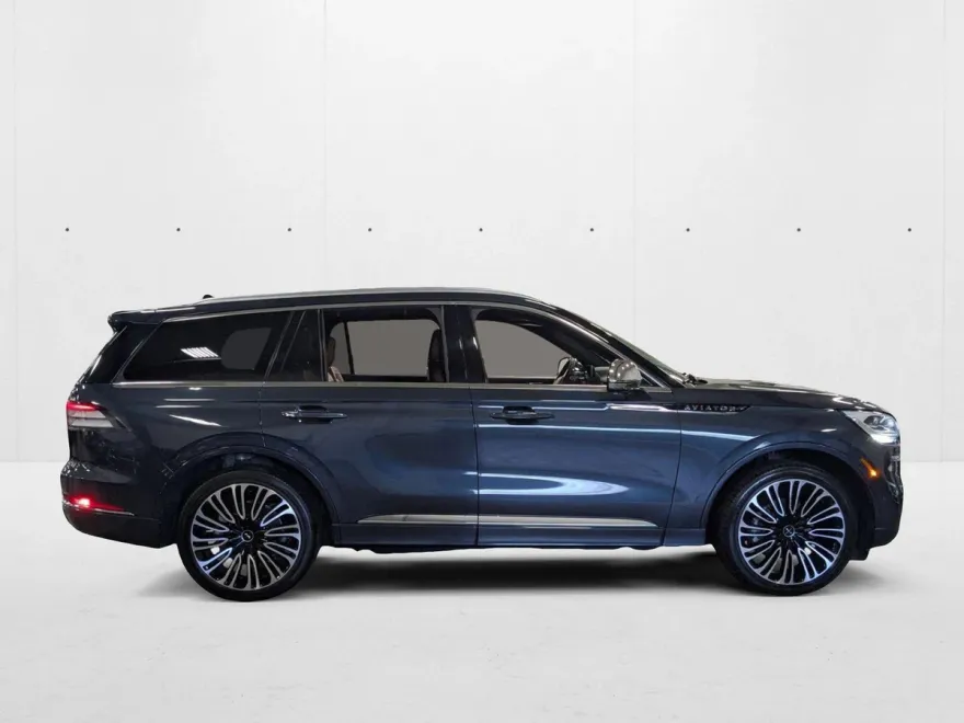 2022 Lincoln Aviator Black Label photo 1