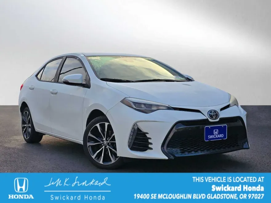 2017 Toyota Corolla SE photo 1