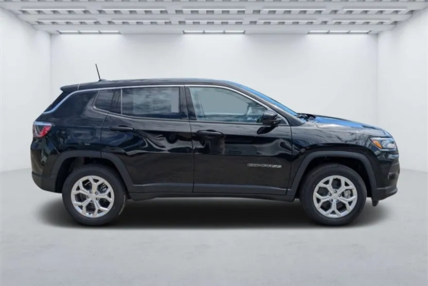 2024 Jeep Compass Sport photo 1