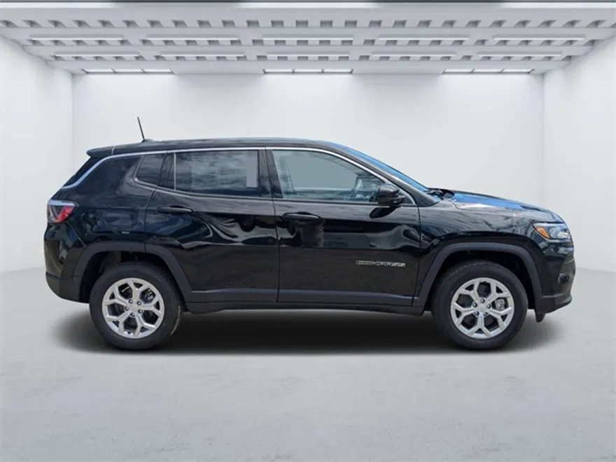 2024 Jeep Compass Sport photo 1