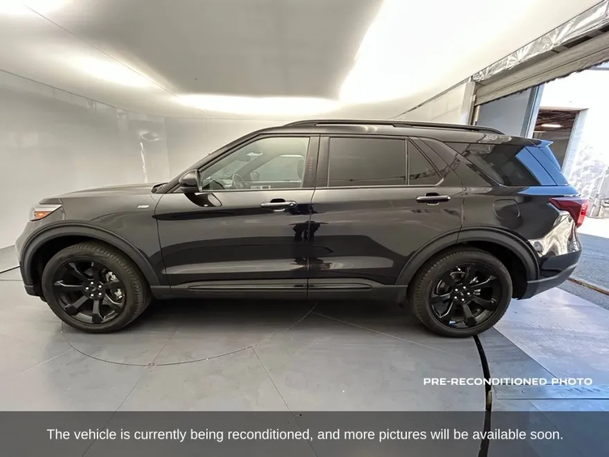 2023 Ford Explorer ST-Line photo 1