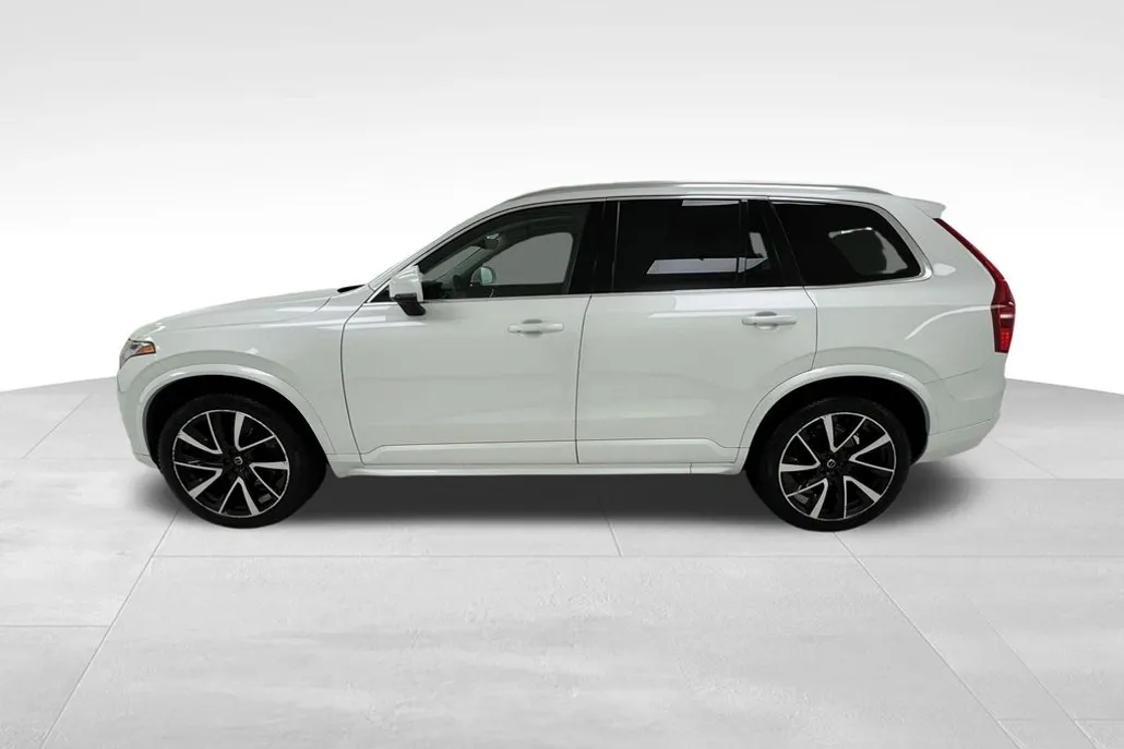2020 Volvo XC90 T6 Momentum photo 1