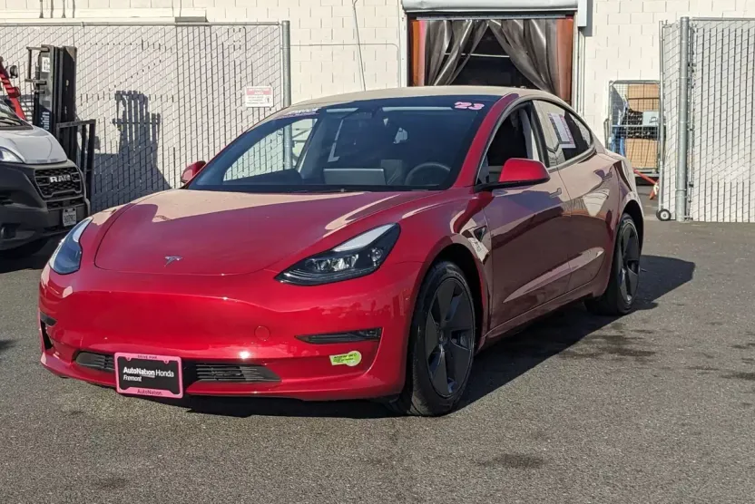2023 Tesla Model 3 photo 1
