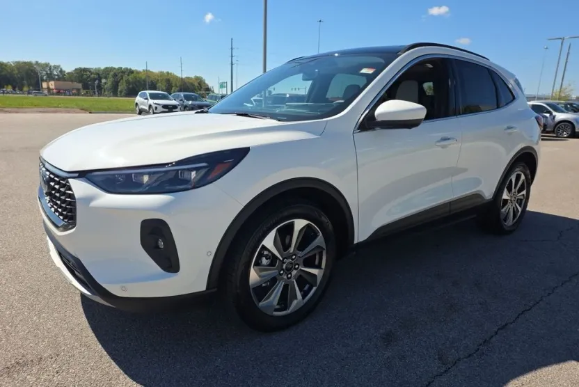 2024 Ford Escape Hybrid Platinum photo 1
