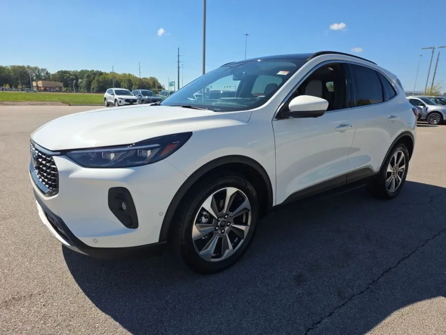 2024 Ford Escape Hybrid Platinum photo 1