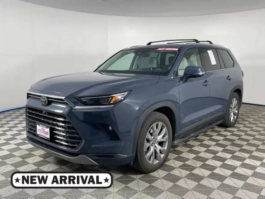 2024 Toyota Highlander Hybrid Limited photo 1
