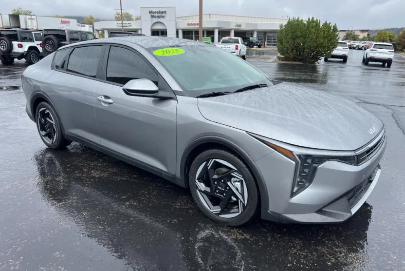 2025 Kia K4 EX photo 1