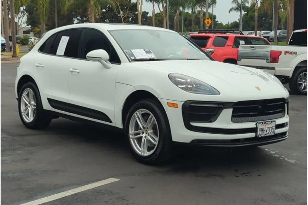 2024 Porsche Macan T photo 1