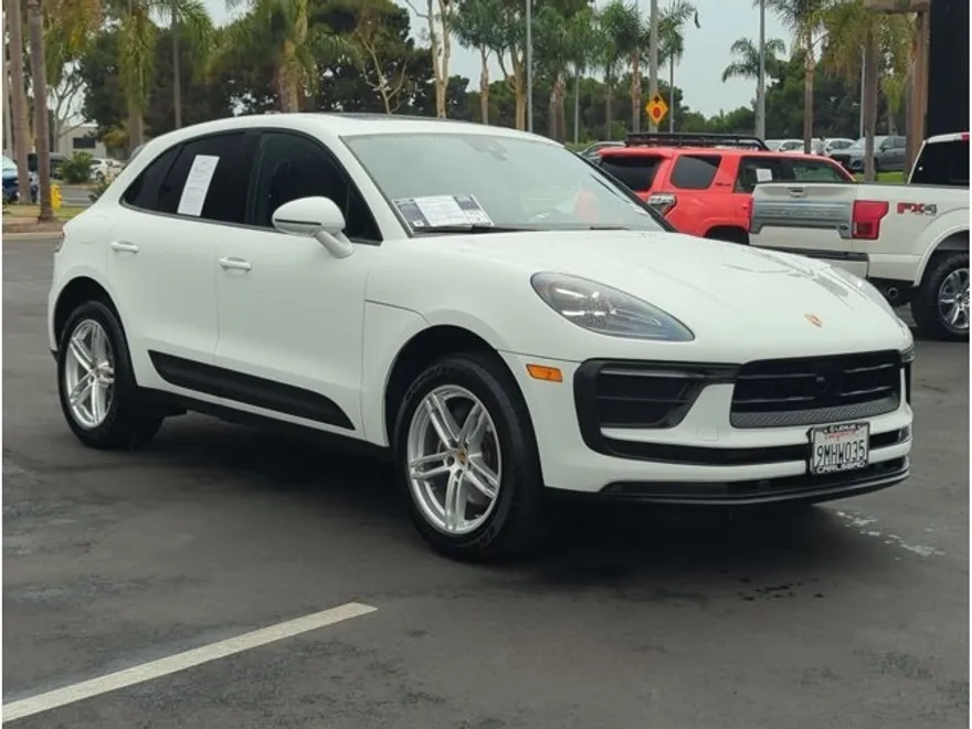 2024 Porsche Macan T photo 1